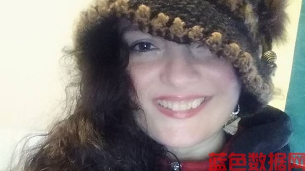 一名愤怒的女子在家庭争吵中刺伤一名男子后，将漂白剂倒进他的眼睛里