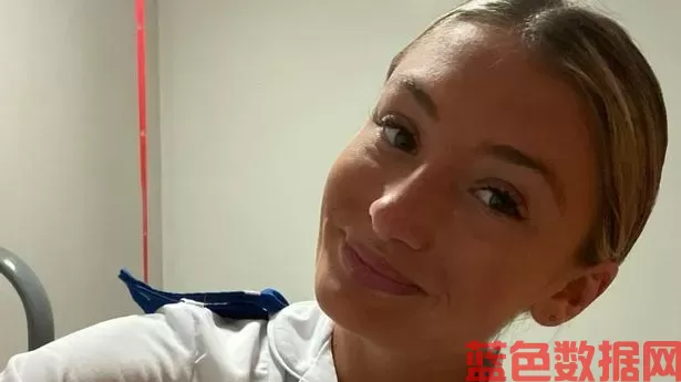 杰米·奥利弗的女儿发布了一张关于护士工作的图片，可能被视为“不专业”