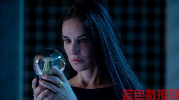 黛米·摩尔(Demi Moore)的新电影让影迷们在厌恶画面的情况下走出电影院