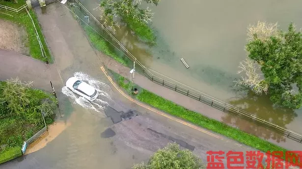 英国天气:56个地区发布了严重洪水预警，今天全国降雨量将达到80毫米